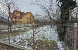 Teren intravilan langa apa si padure