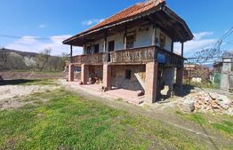 Teren cu casa rustica zona Sambotin