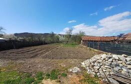 Teren cu casa rustica zona Sambotin