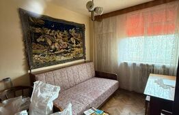 Apartament cu 3 camere, etajul 1, decomandat