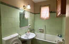 Apartament cu 3 camere, etajul 1, decomandat