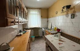 Apartament cu 3 camere, etajul 1, decomandat