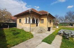 Casa batraneasca, renovabila, 1000 mp, front 18 ml, zona Arcani