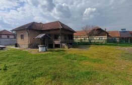 Casa batraneasca, renovabila, 1000 mp, front 18 ml, zona Arcani