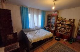 Casa de vanzare, la strada principala, zona ARCANI 