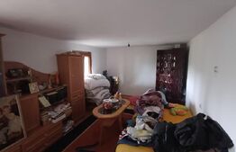 Casa de vanzare, la strada principala, zona ARCANI 