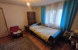 Casa de vanzare, la strada principala, zona ARCANI 