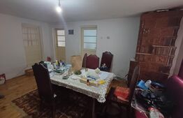 Casa de vanzare, la strada principala, zona ARCANI 