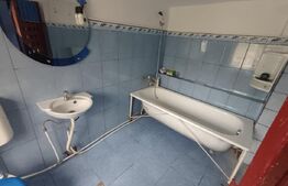 Casa de vanzare, la strada principala, zona ARCANI 