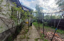 Casa de vanzare, la strada principala, zona ARCANI 