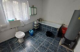 Casa de vanzare, la strada principala, zona ARCANI 