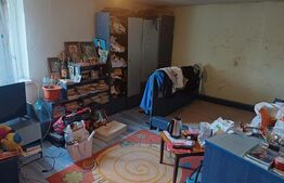 Casa de vanzare, la strada principala, zona ARCANI 