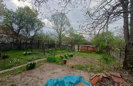 Casa de vanzare, la strada principala, zona ARCANI 