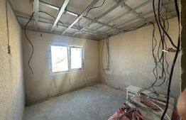 Apartament 3 camere, decomangdat, zona 8 Mai 