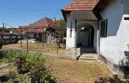 Casa cu teren 1100 mp și hala în curte, sat Cârbești