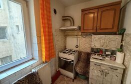 Apartament 3 camere, etaj 2, zona Plopilor