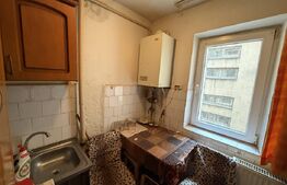 Apartament 3 camere, 53 mp, etaj 2, zona Plopilor