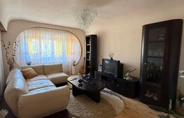 Apartament cu 4 camere, decomandat, zona 9 Mai
