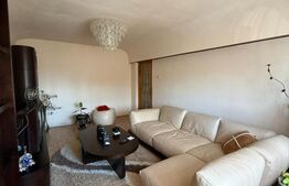 Apartament cu 4 camere, decomandat, zona 9 Mai