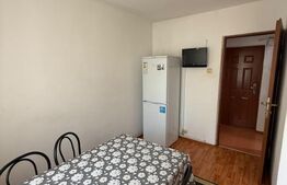 Apartament 3 camere, decomandat, Zona 9 Mai, Et 2