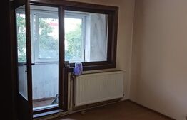 Garsoniera, etaj 1, Comuna din Paris 