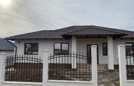Casa spatioasa, 4 camere, 136 mp si teren 900 mp, Nazna 