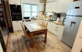 Apartament cu 2 camere, primul etaj, 63 mp, decomandat, Unirii