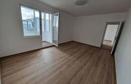 Apartament cu 2 camere, 54 mp, decomandat, ultimul etaj, Unirii