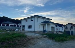 Casa 4 camere, 165 mp, Corunca