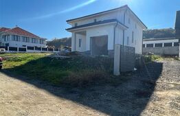 Casa 4 camere, 165 mp, Corunca