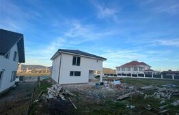 Casa 4 camere, 165 mp, Corunca