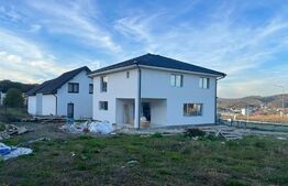 Casa 4 camere, 165 mp, Corunca