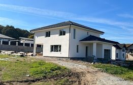 Casa 4 camere, 165 mp, Corunca