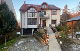 Casa cu piscina , 340 mp, 1268 mp teren , zona Platou 