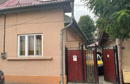 Proprietate semicentrala cu 3 case pe curte, 150mp