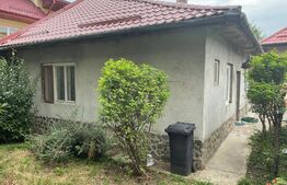 Proprietate semicentrala cu 3 case pe curte, 150mp