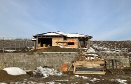 Casa individuala semifinisata in Sanisor