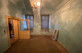 Apartament 2 camere, 45 mp, parter, decomandat, tavan înalt, Piața Trandafirilor