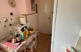 Apartament cu 3 camere, etaj intermediar, zona Dambu