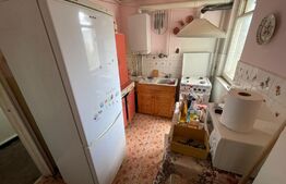 Apartament cu 3 camere, etaj intermediar, zona Dambu