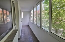 Apartament 3 camere, decomandat, etaj 1/10, zona Centrala