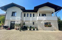 Apartament 3 camere, curte mare, Corunca