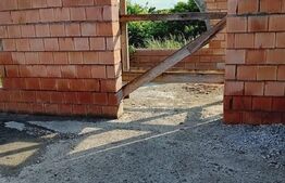 Teren cu casa in constructie,600 mp,Sangeorgiu de Mures