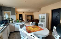 Doua case de vanzare pe un teren, Acatari