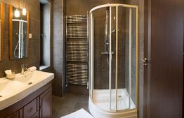 Casa 4 camere, 500mp, cartierul Livezeni