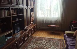 Casa 3 camere semicentral in curte comuna