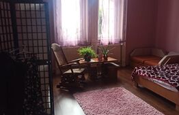 Casa 3 camere semicentral in curte comuna