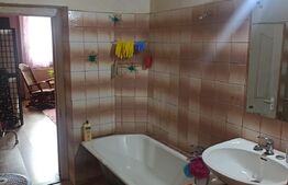 Casa 3 camere semicentral in curte comuna