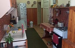 Casa 3 camere semicentral in curte comuna