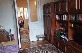 Casa 3 camere semicentral in curte comuna